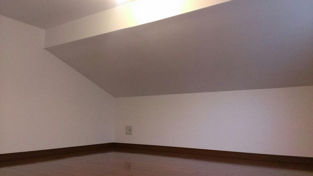 Other introspection. You can store plenty luggage of every season there is a loft space.