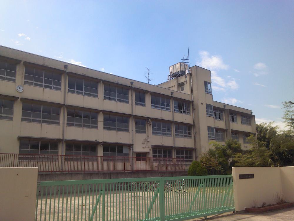 Junior high school. Municipal Fukusen until junior high school 1120m