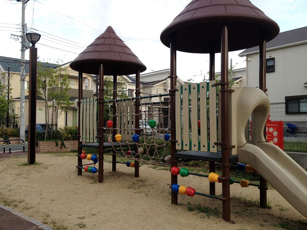 Other local. City wards park located in the "Hello Town Sakai". Located in the heart of the city, Since the city wards will be from playing also peace of mind children.