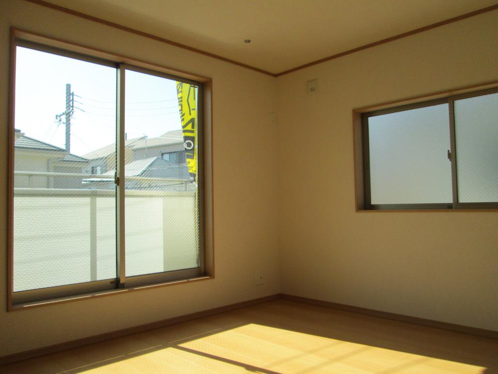 Non-living room. Bright two-sided lighting Western-style.