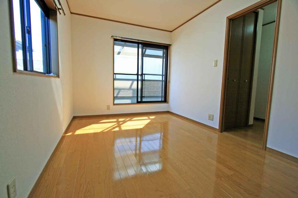 Non-living room. Flooring is also beautiful ☆  ☆ 