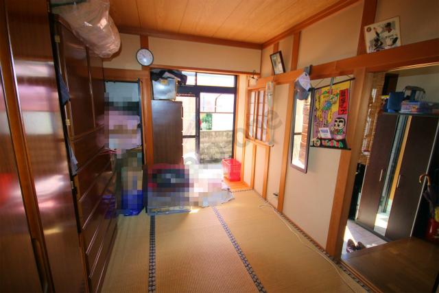 Other introspection. Bright is a spacious Japanese-style room