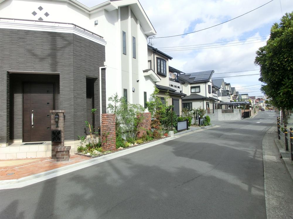 Model house photo. Adjacent to the Big Town of our sale 176 compartment