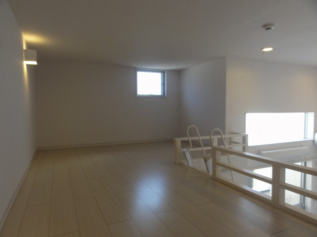 Other room space. Spacious loft but it is attractive! ^^