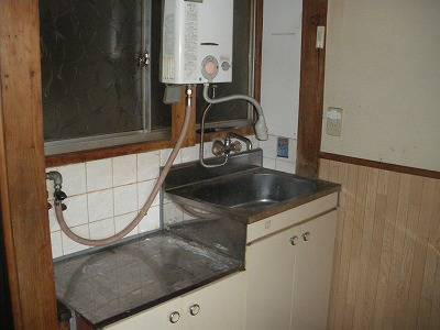 Kitchen. Two-burner gas stove installation Allowed