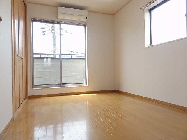 Other room space. Western-style (clean room ^^ day, Good comfortable space ^^ of the wind and the street)