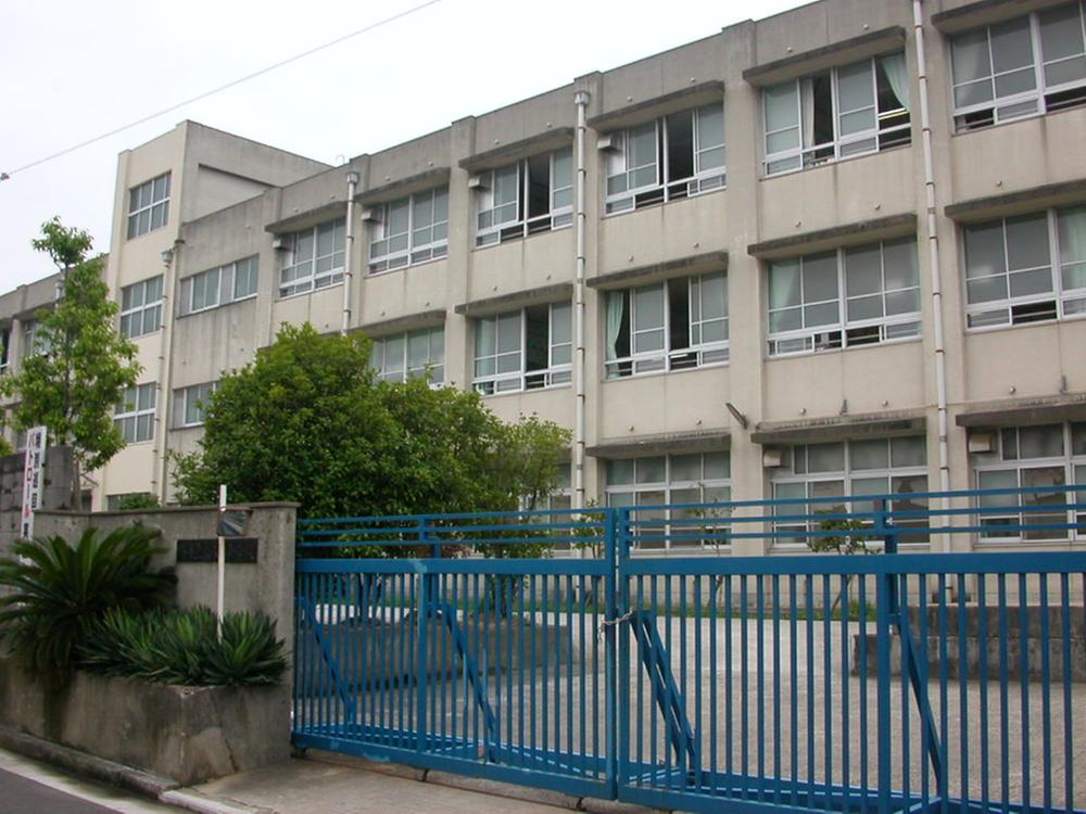 Primary school. Fukusen 250m to the upper elementary school