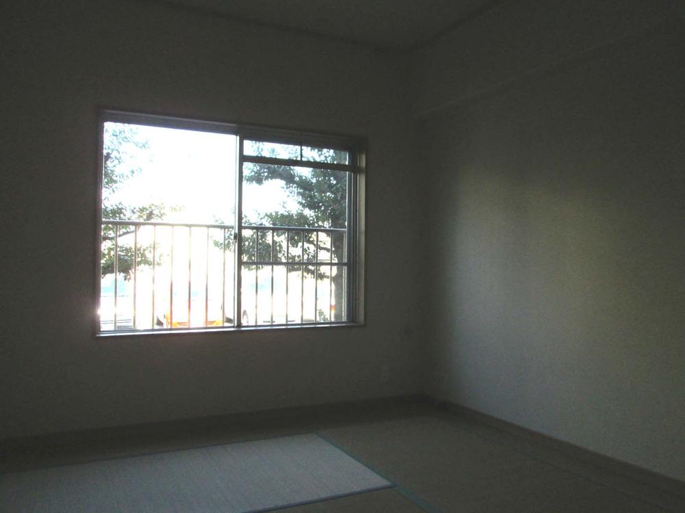 Non-living room. I hope there is also a Japanese-style room.