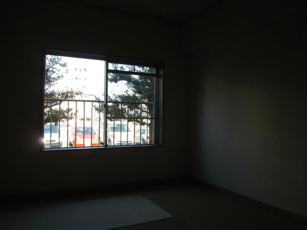 Non-living room. Storage is also rich Japanese-style room.