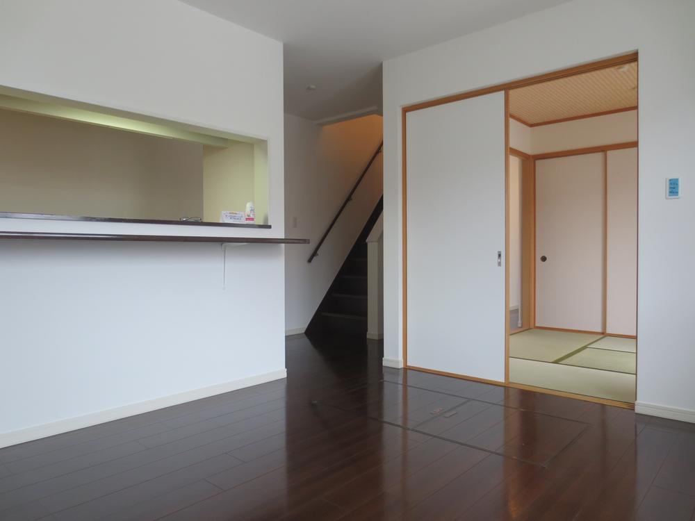 Living. It can also be used as a space for visitors because the Japanese-style room next to have continued ☆