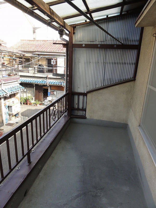 Balcony. Spacious balcony ^^ sunny ^^