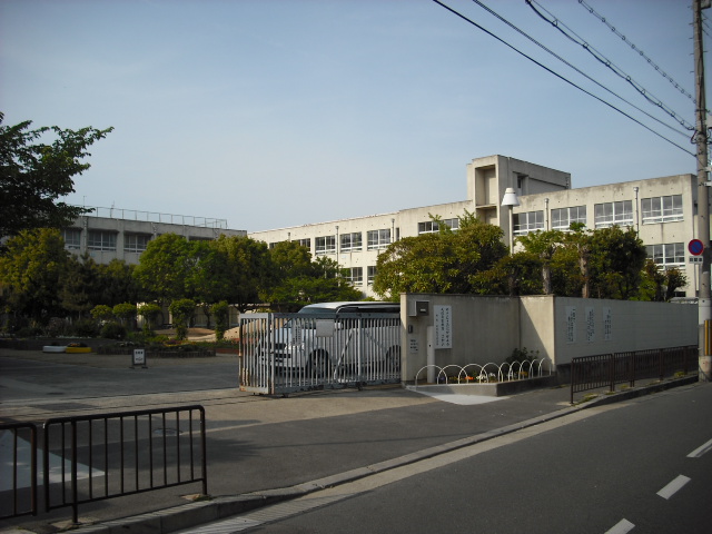 Primary school. Sakaishiritsu Fukusen to the upper elementary school (elementary school) 1049m