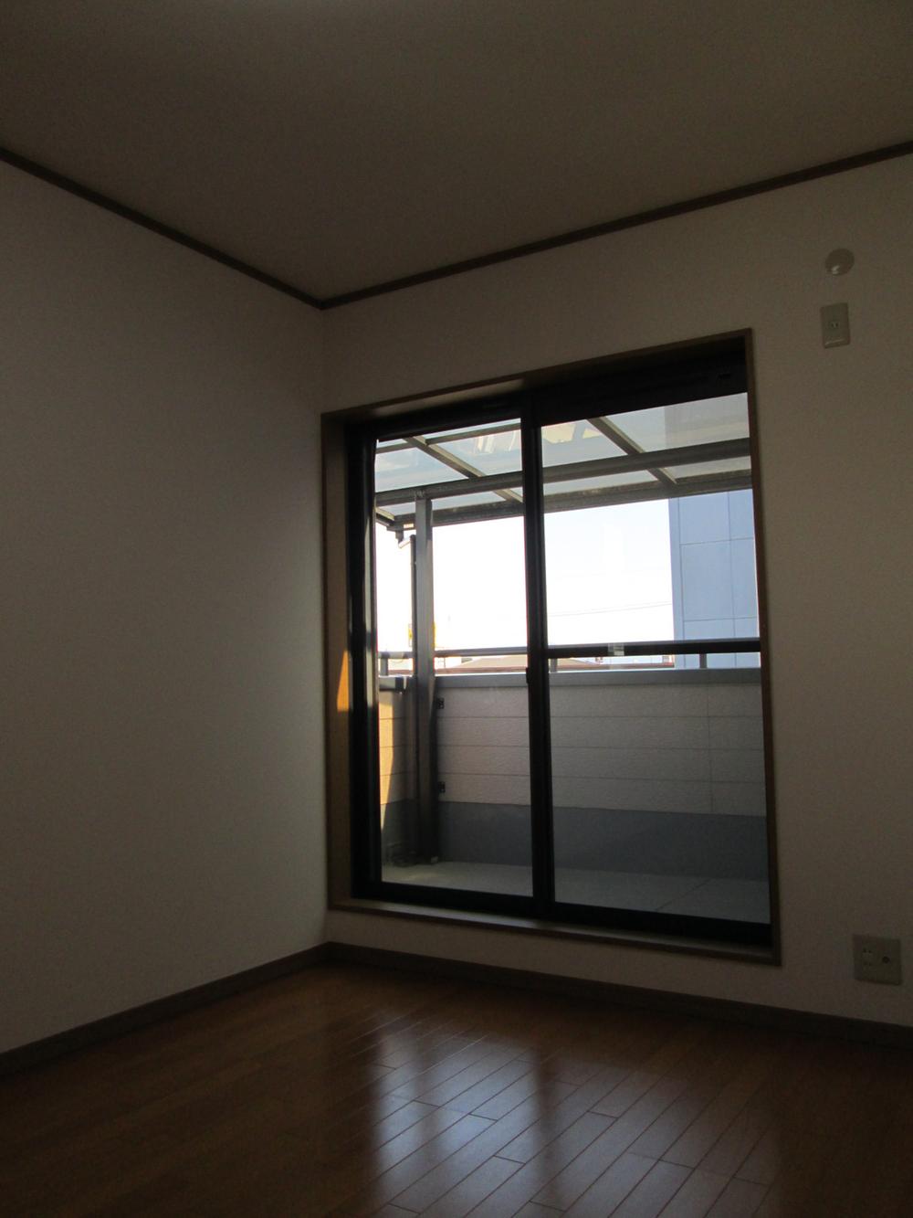 Non-living room. Room with a balcony.