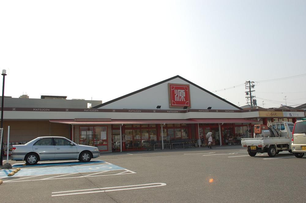Supermarket. MatsuHajime Hojo to the store 340m