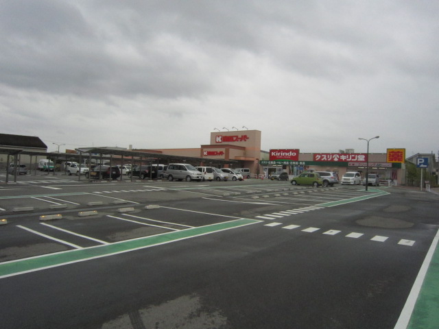 Supermarket. 320m to the Kansai Super Yorozusaki Hishiki store (Super)