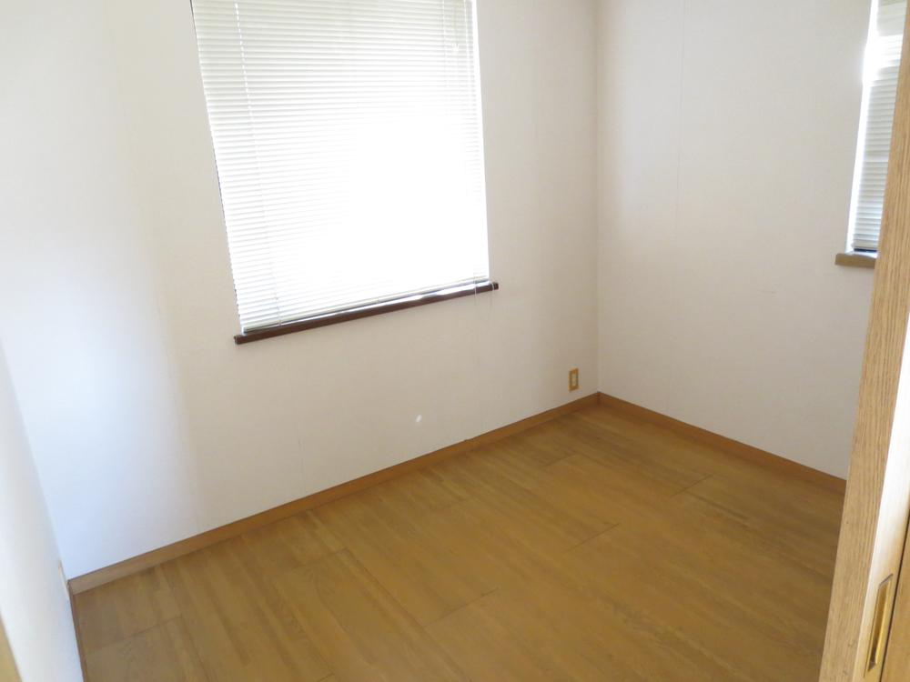 Non-living room. 2F is a Western-style ☆ 
