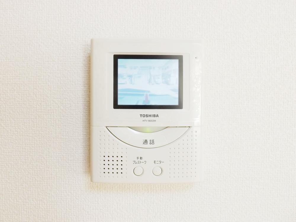 Security equipment. Adopt a color monitor intercom. Monitor featured that can check the state of the front door from the room when it becomes a little concerned about the outer. Children in the answering machine is also safe.