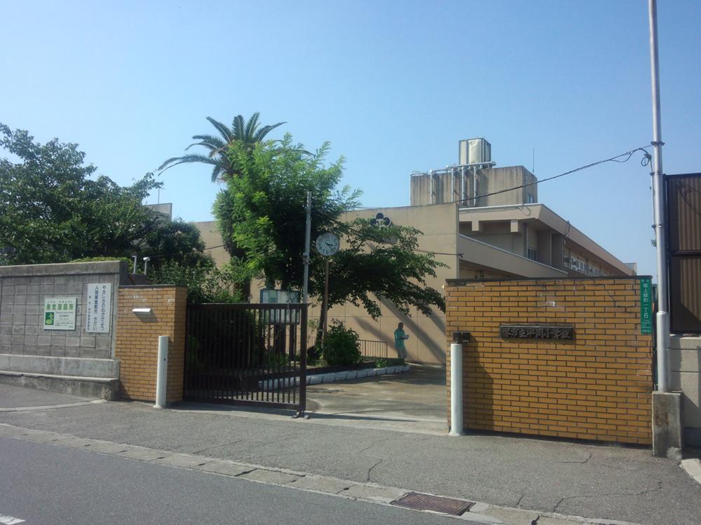 Primary school. 480m to Sakai City Hiraoka Elementary School