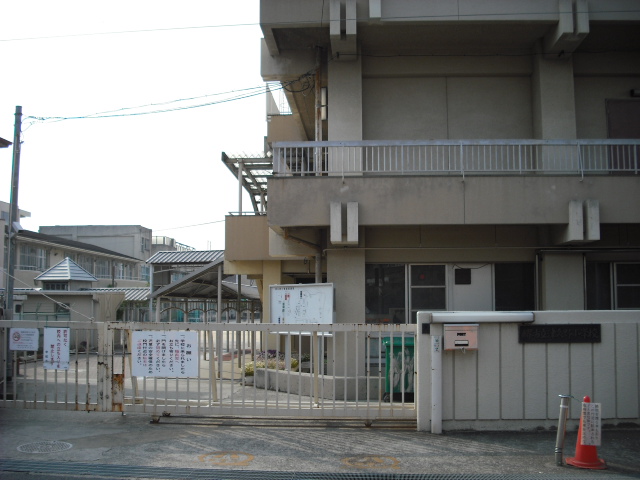 Primary school. Sakaishiritsu Tsukuno up to elementary school (elementary school) 514m