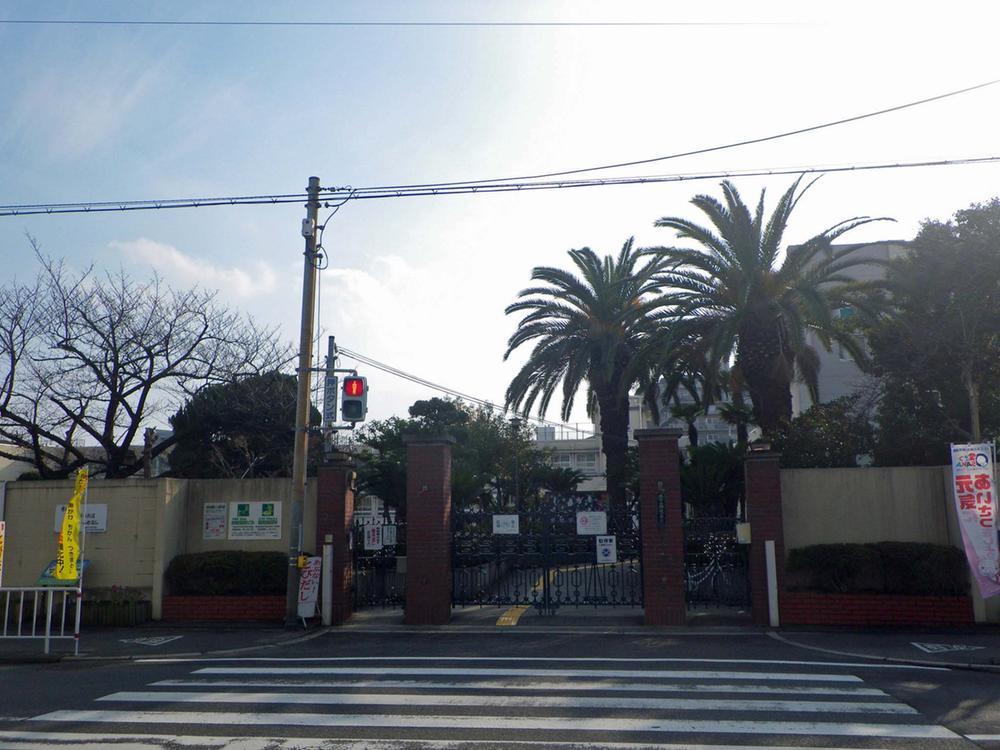 Primary school. Sakaishiritsu Kinryo until elementary school 452m