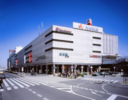 Shopping centre. Sakai Takashimaya until the (shopping center) 581m