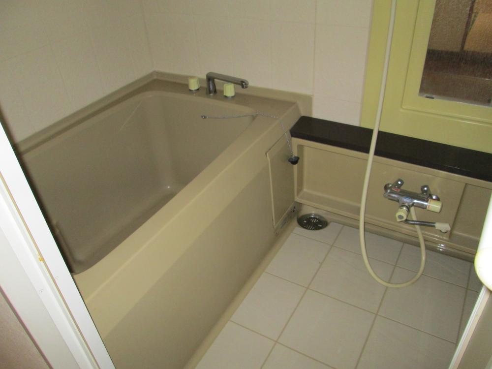 Bathroom. It is a bathroom that will heal the fatigue of the day.