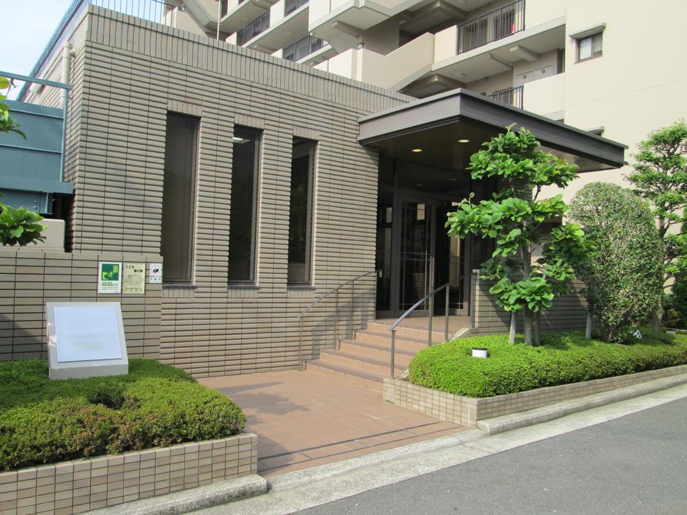 Entrance. Appearance is also cool.