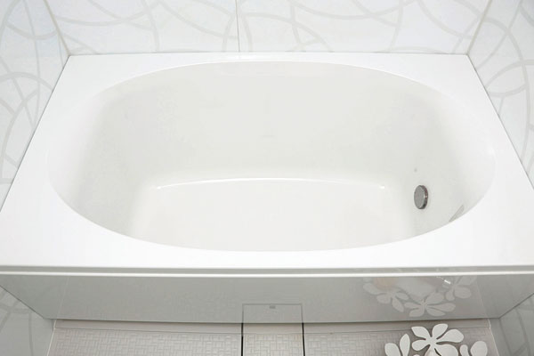 Bathing-wash room.  [Oval bathtub] Spacious bath can stretch the limbs, Gently wrapping the whole body soft, It is an excellent round shape to fit (same specifications)