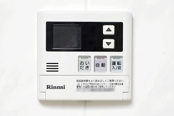 Bathing-wash room.  [Semi Otobasu] Hot water-covered and kept warm, Hot water plus, Reheating is one touch of semi Otobasu in the operation panel has been equipped (same specifications)
