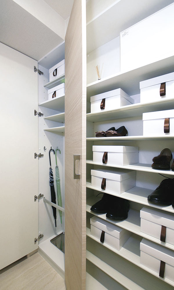 Receipt.  [Thor type shoe box] You can hold the shoe-to-ceiling height, Thor type of shoe box. Also it can be stored, such as boots and umbrella (same specifications)