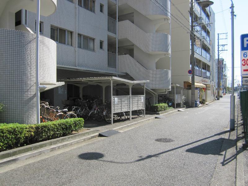 Local appearance photo. Bicycle shed