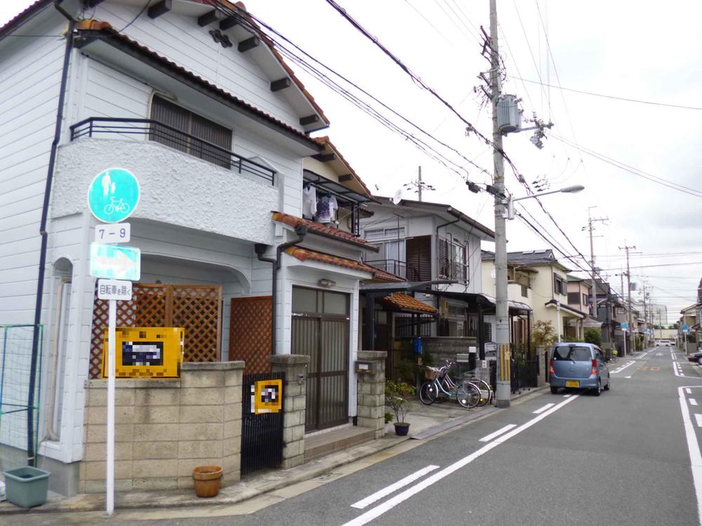 Local appearance photo. Corner lot per day good.