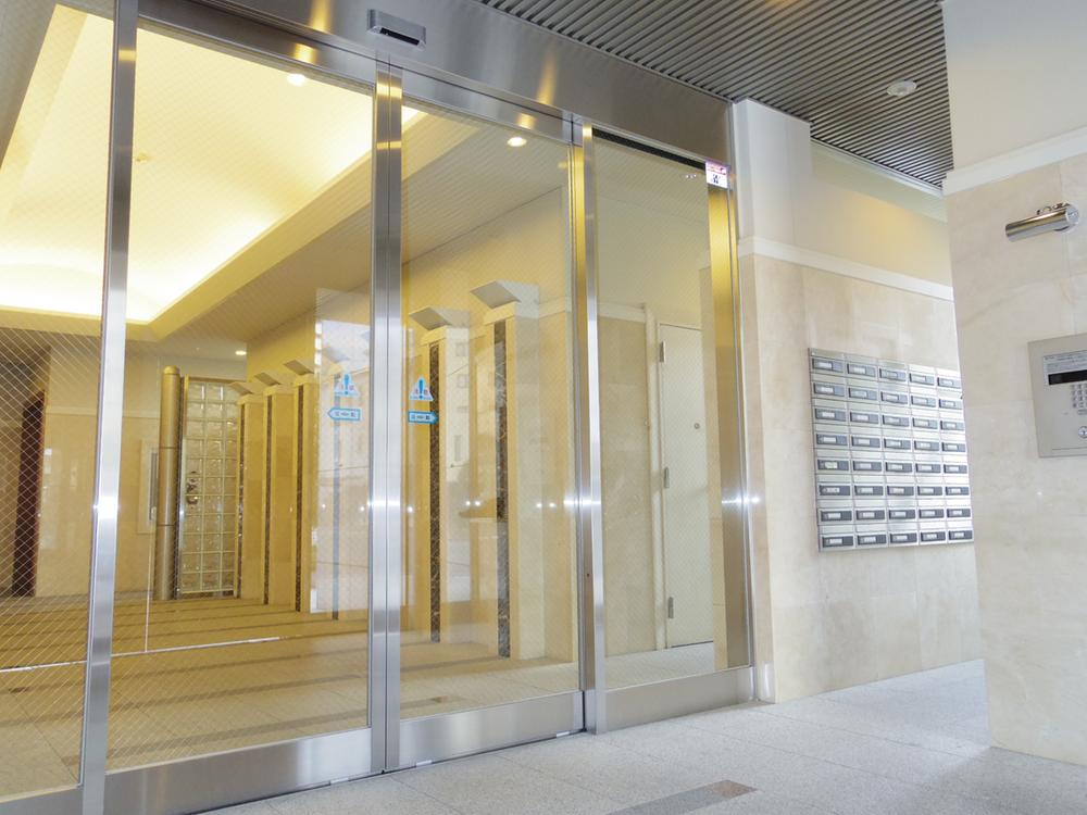 Entrance. Common areas