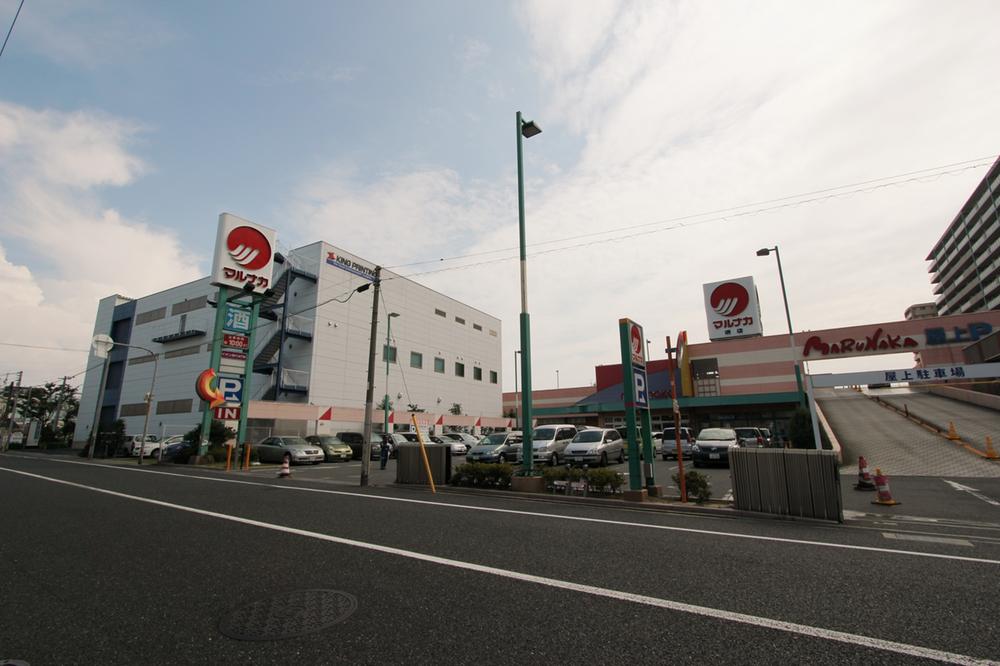 Supermarket. 1260m to Sanyo Marunaka Sakai
