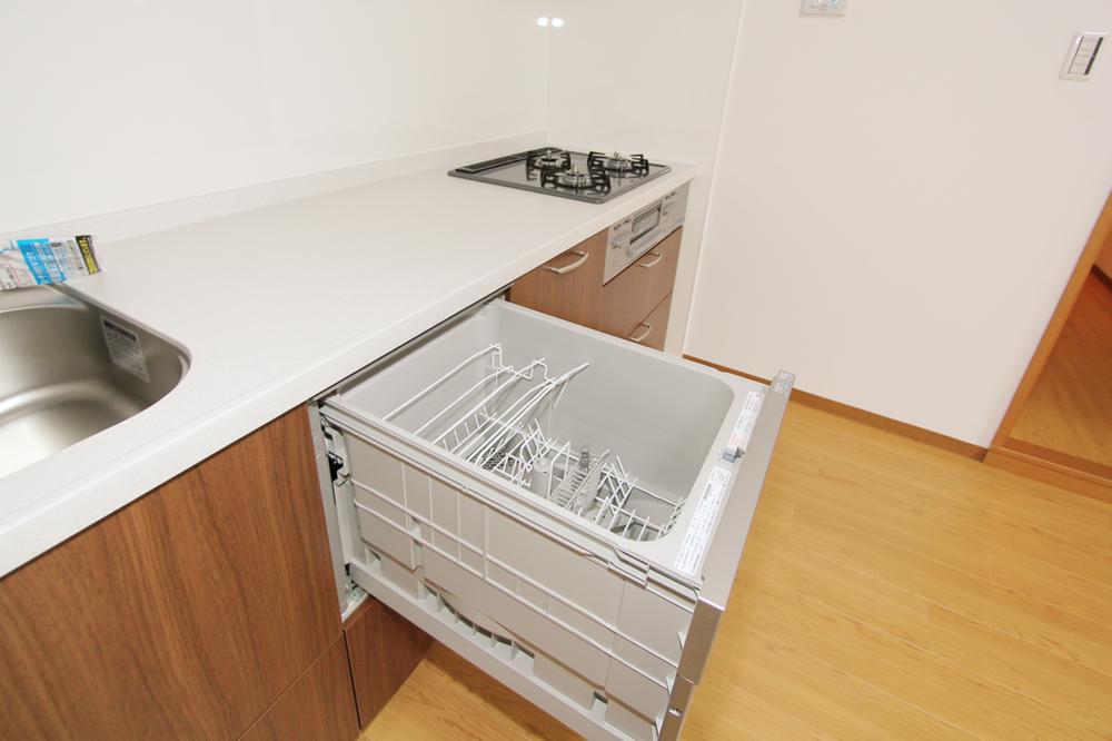 Kitchen. And artificial marble worktop, Also equipped with dishwasher.