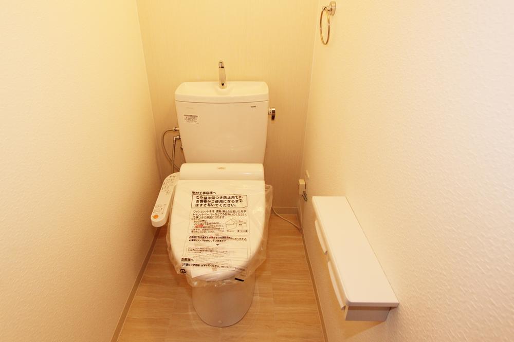Toilet. Toilet, Water-saving type of TOTO "Purest QR". Also it has a bidet.
