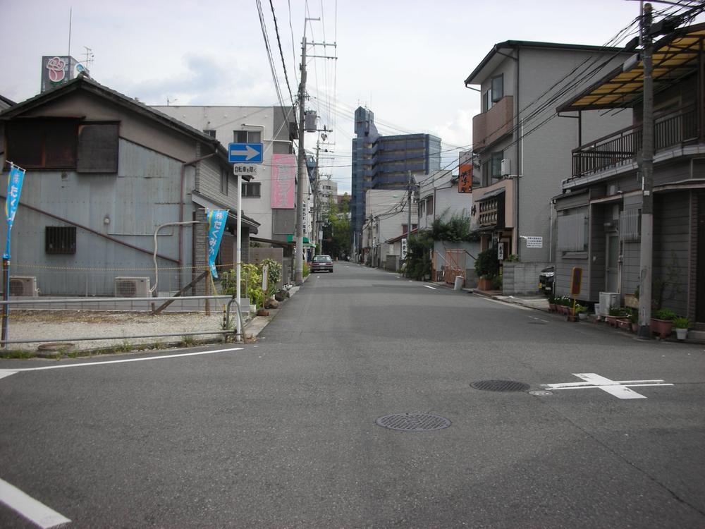 Local photos, including front road. Since the quiet place, It is easy to live living environment.