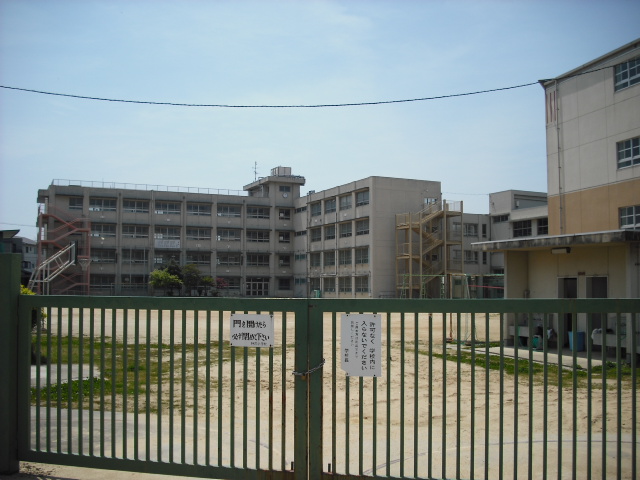 Primary school. 754m until the Sakai Municipal Jinseki elementary school (elementary school)