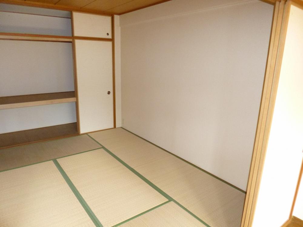Non-living room. Japanese-style ease of use preeminent it is connected to the living room!