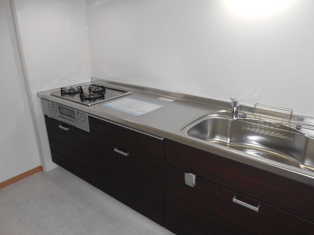 Kitchen. A spacious kitchen! You able to complete day-to-day household chores efficiently