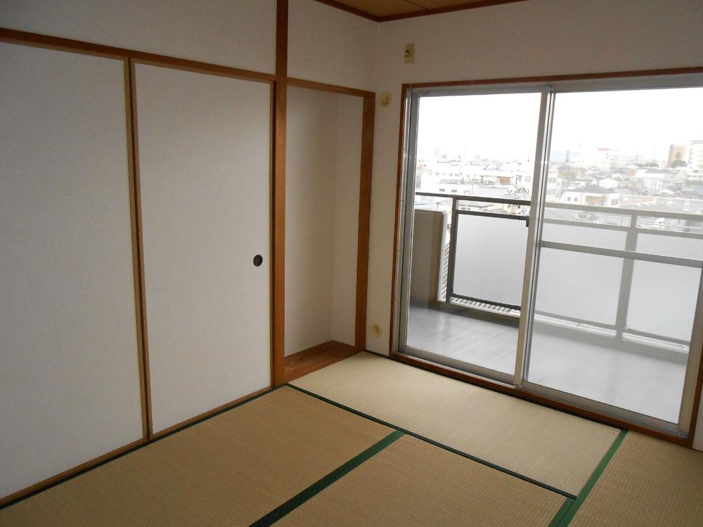 Non-living room. Is a Japanese-style room that can live calmly