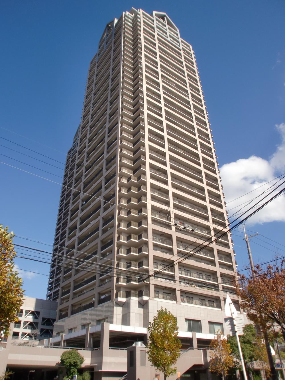 Local appearance photo. It is symbolic Tower apartment in Sakai City. It is very convenient at the station directly connected.