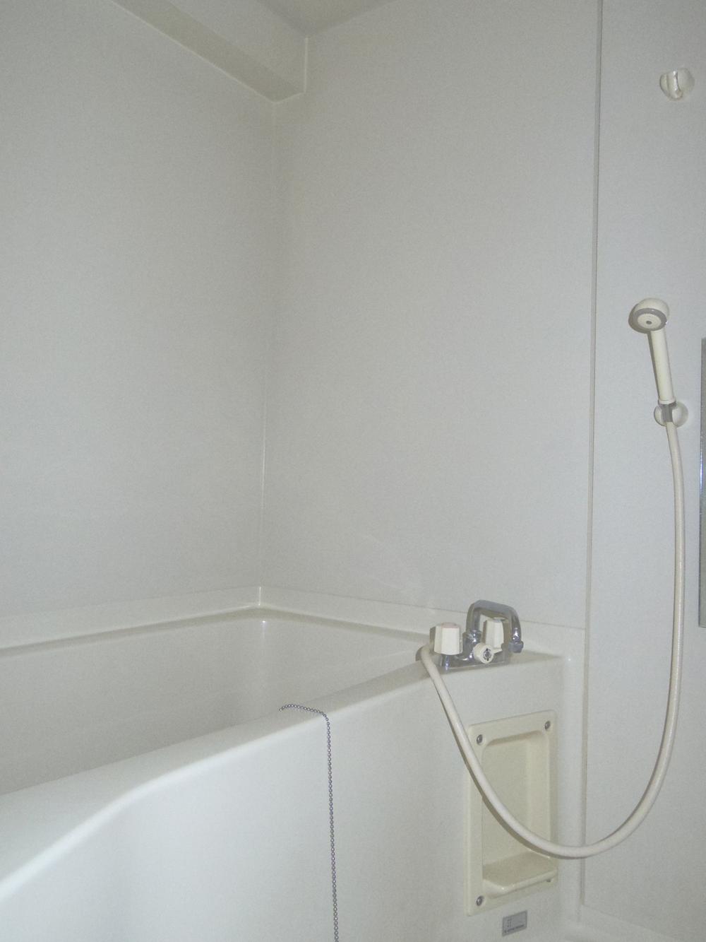 Bathroom. Indoor (11 May 2013) Shooting