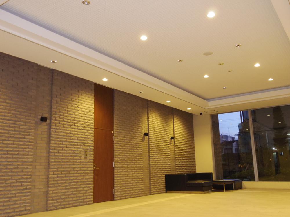 Entrance. Common areas