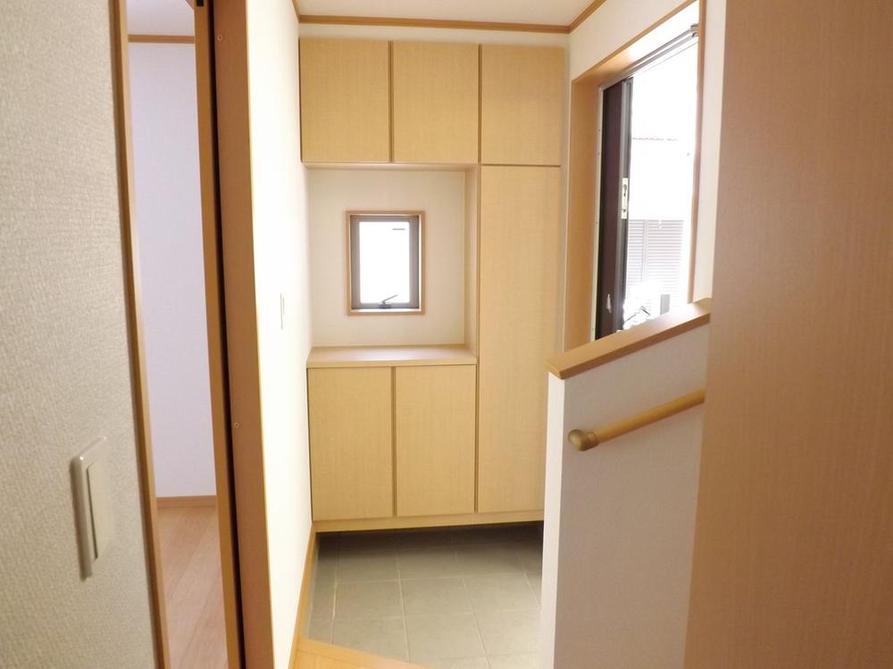 Other introspection. Local photos (entrance)