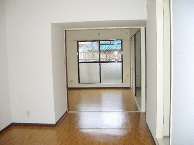 Living and room. LD and Western-style floor is flat