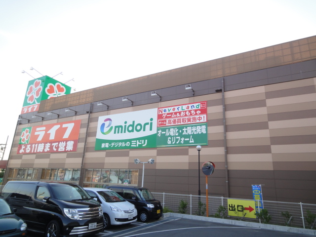 Home center. 753m to the home center Konan Sakai (hardware store)