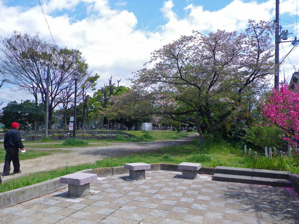 park. 664m until Asakayama park