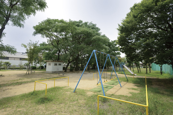 Surrounding environment. Toyama Park (6-minute walk ・ About 420m)