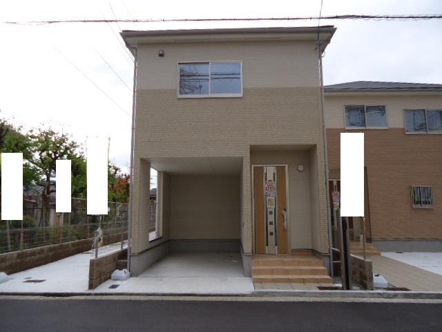 Local appearance photo. Building 2